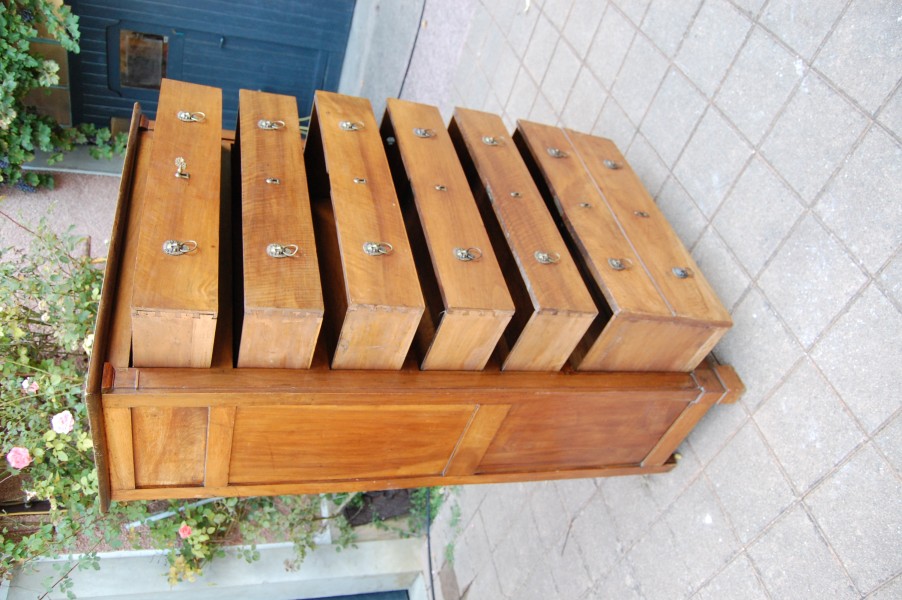 Commode semainier en noyer d �poque Empire du 19e si�cle