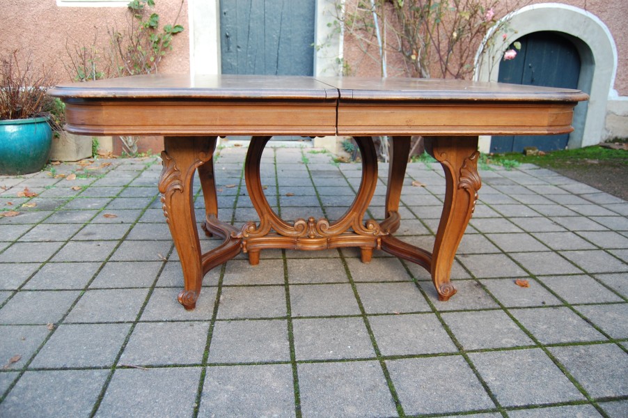 Table Napolon III en noyer de style Louis XV fin du 19e sicle