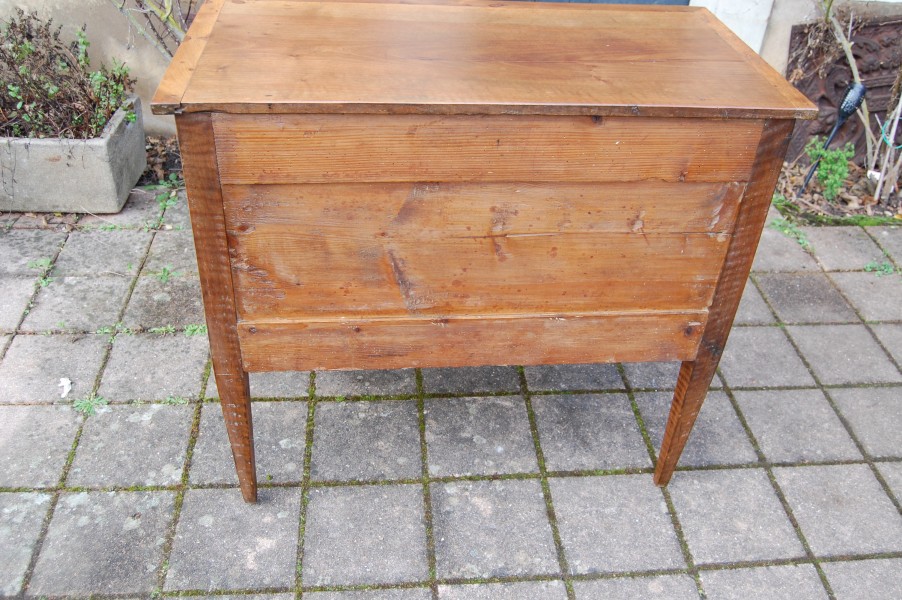 Commode d �poque Louis XVI en noyer du 18e si�cle