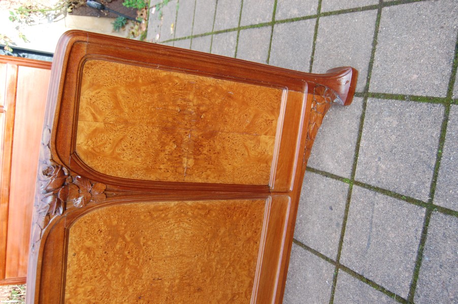 Lit d poque art nouveau en acajou et loupe d orme des annes 1900 