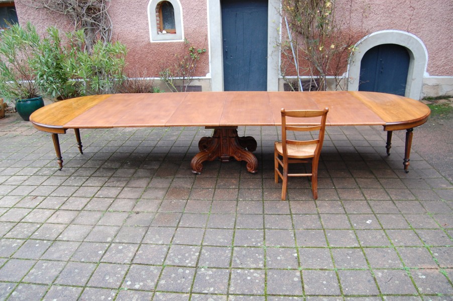 Grande table napol�lon III en noyer fin du 19e si�cle 20 couverts avec 6 rallonges