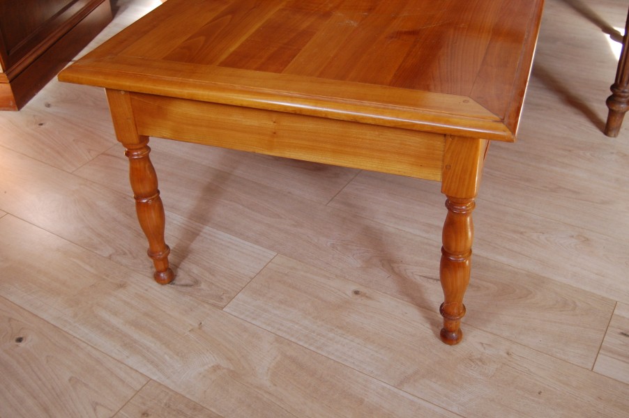 Table basse Louis Philippe en merisier 