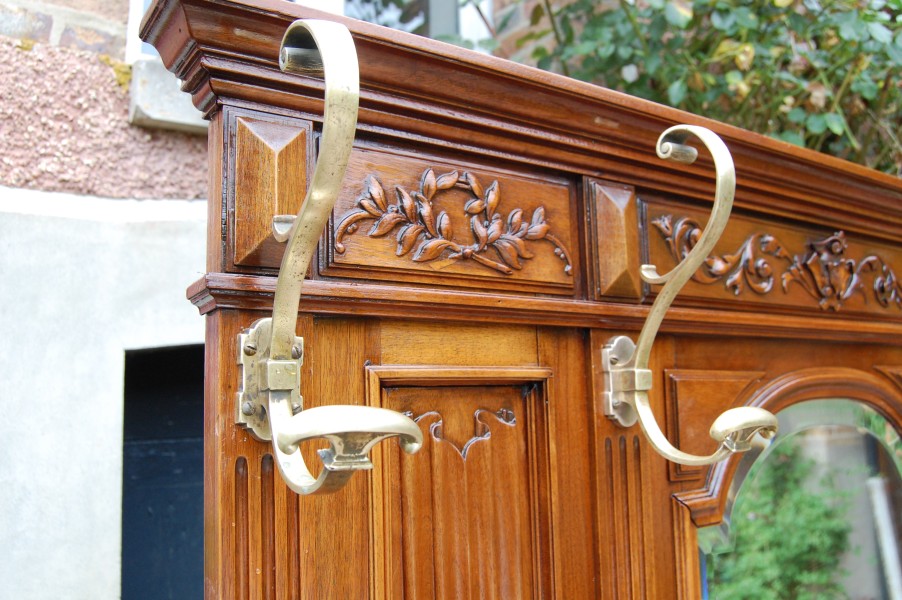 Vestiaire Napol�on III en noyer fin du 19e si�cle