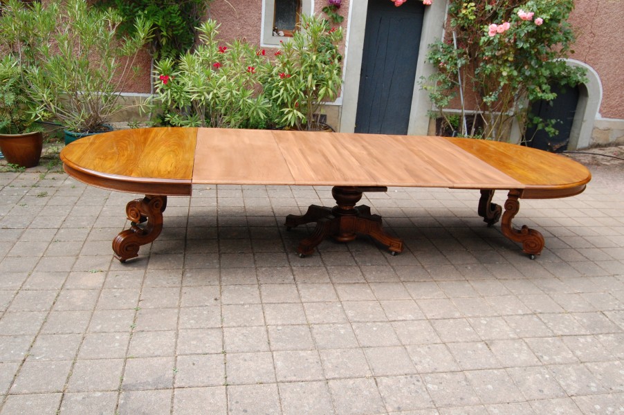 Grande table napol�lon III en noyer fin du 19e si�cle 20 couverts avec 6 rallonges