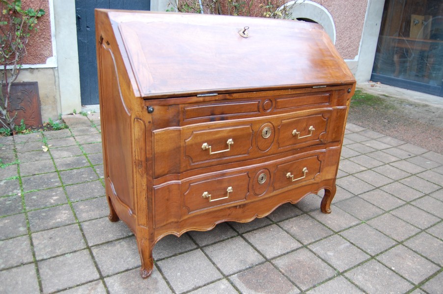 Bureau a pente d poque Louis XV transition LOUIS XVI en noyer du 18e sicle
