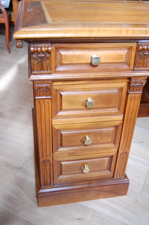 Bureau � caisson en noyer Napol�on III en noyer du 19e si�cle