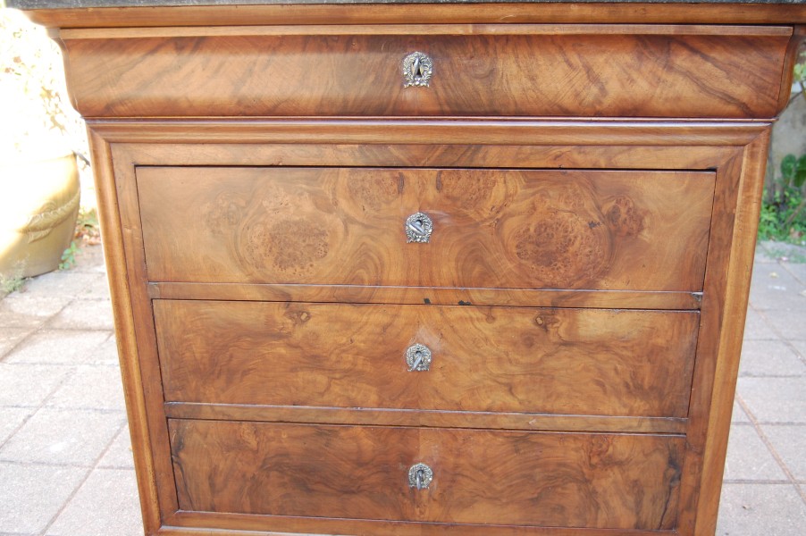 Commode d �poque Louis Philippe en noyer du 19e si�cle