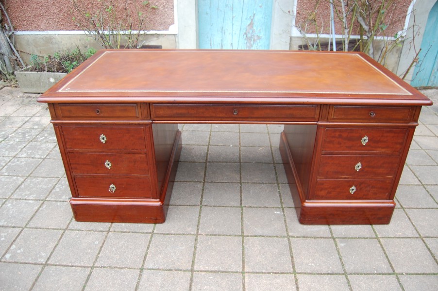 Bureau � caisson en acajou Louis Philippe du 19e si�cle