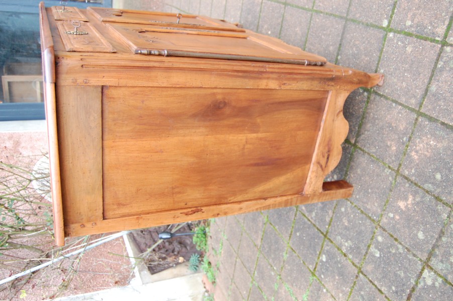 Buffet Louis XV en noyer d�but 19e si�cle