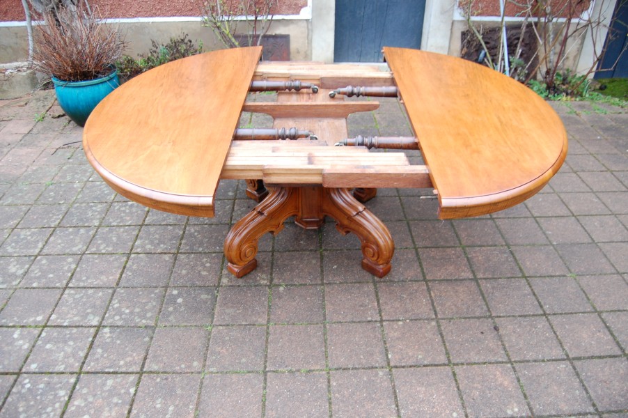 Grande table napol�lon III en noyer fin du 19e si�cle 20 couverts avec 6 rallonges