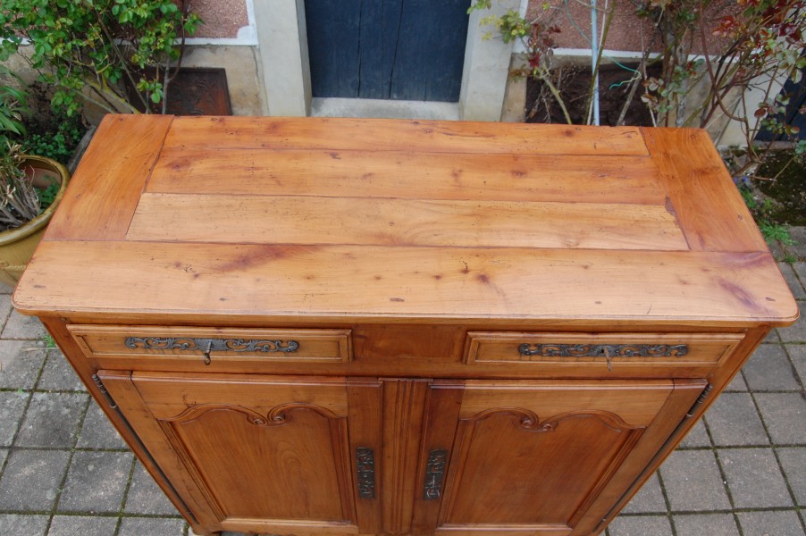 Buffet Louis XV en merisier du 19e si�cle