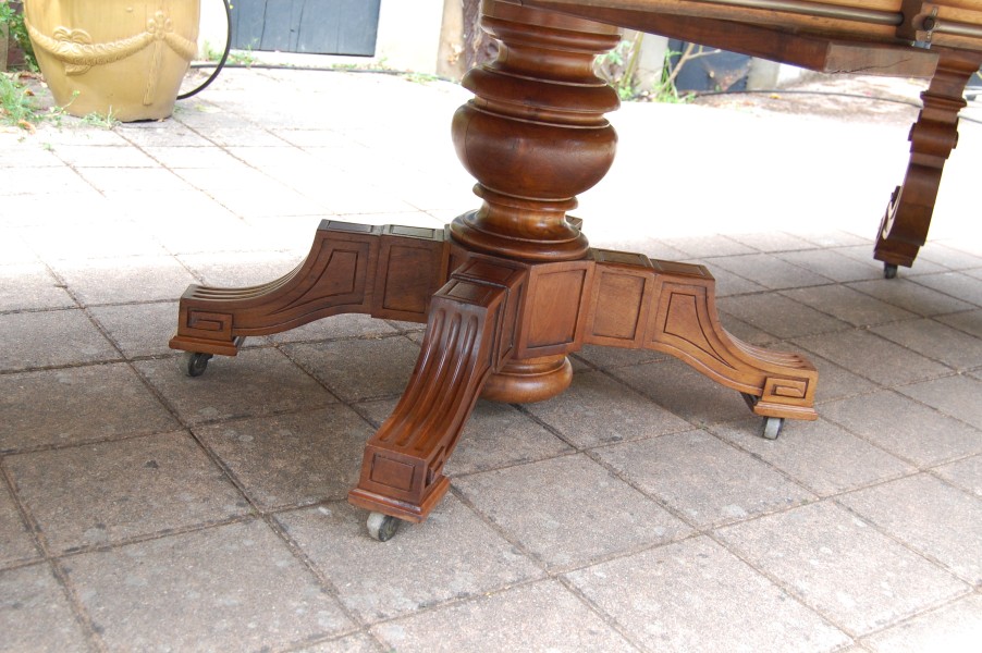 Grande table napol�lon III en noyer fin du 19e si�cle 20 couverts avec 6 rallonges