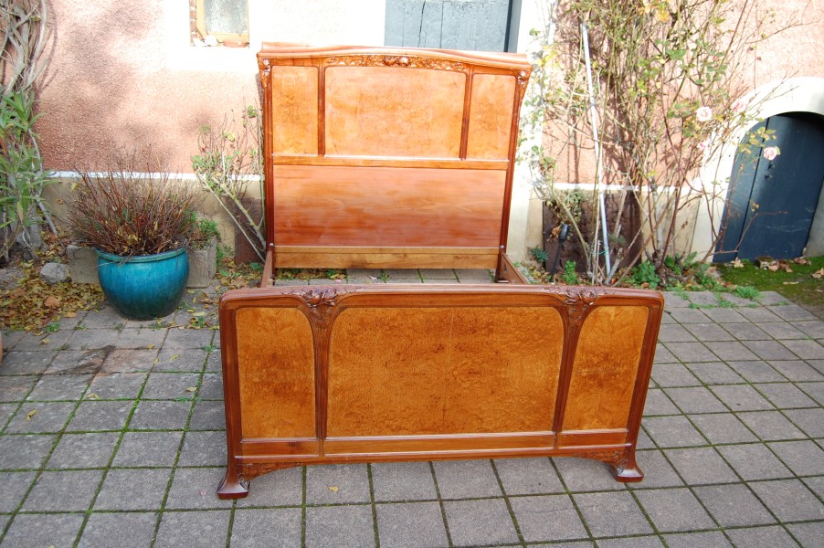 Lit d poque art nouveau en acajou et loupe d orme des annes 1900 