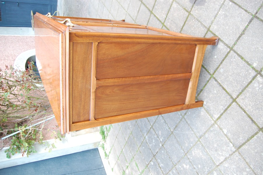 Buffet d �poque art nouveau en noyer des ann�es 1900