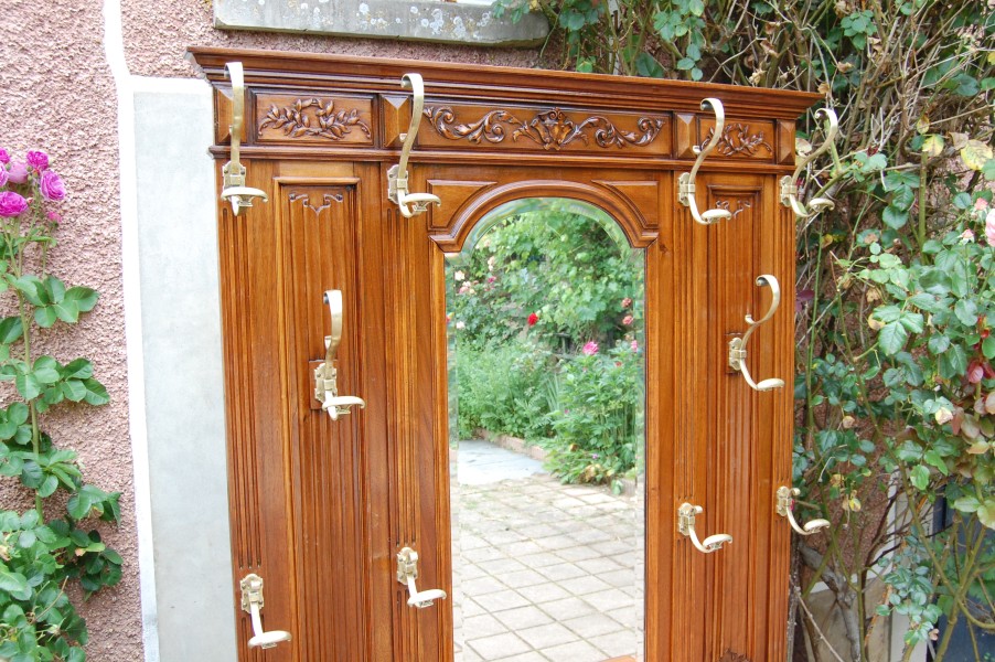 Vestiaire Napol�on III en noyer fin du 19e si�cle