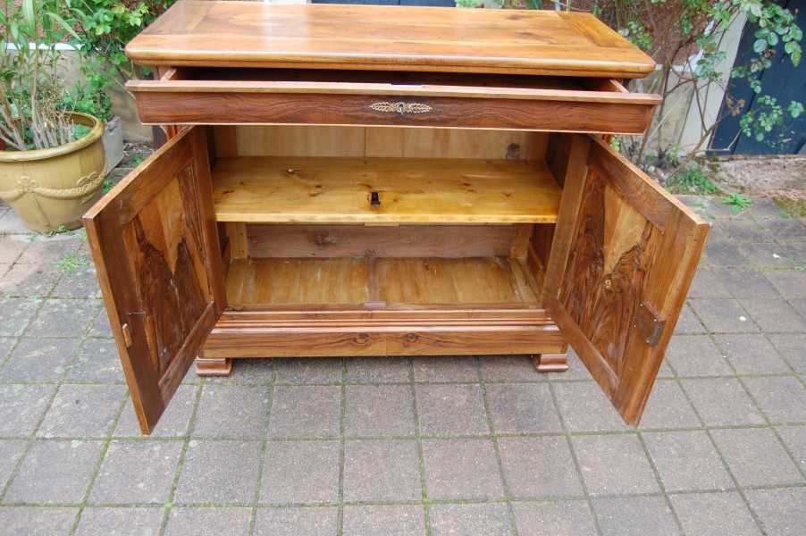 Buffet d �poque Louis Philippe en noyer du 19e si�cle