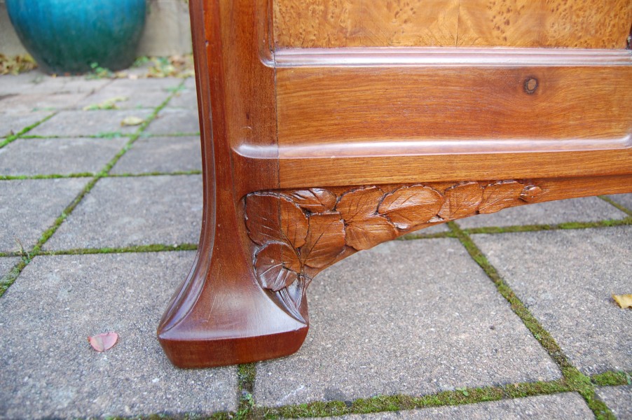 Lit d poque art nouveau en acajou et loupe d orme des annes 1900 