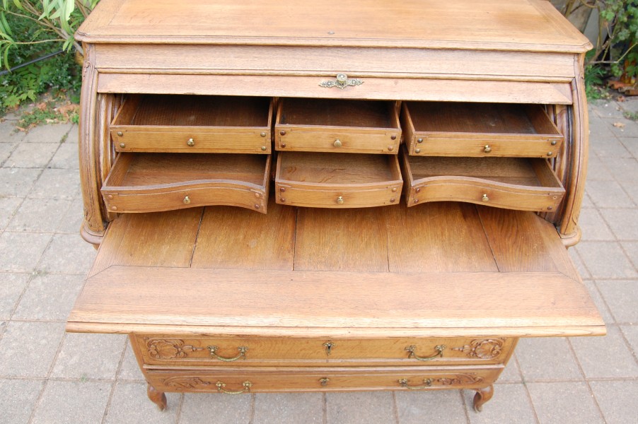 Bureau cylindre d �poque Louis XV en ch�ne fin du 18e si�cle