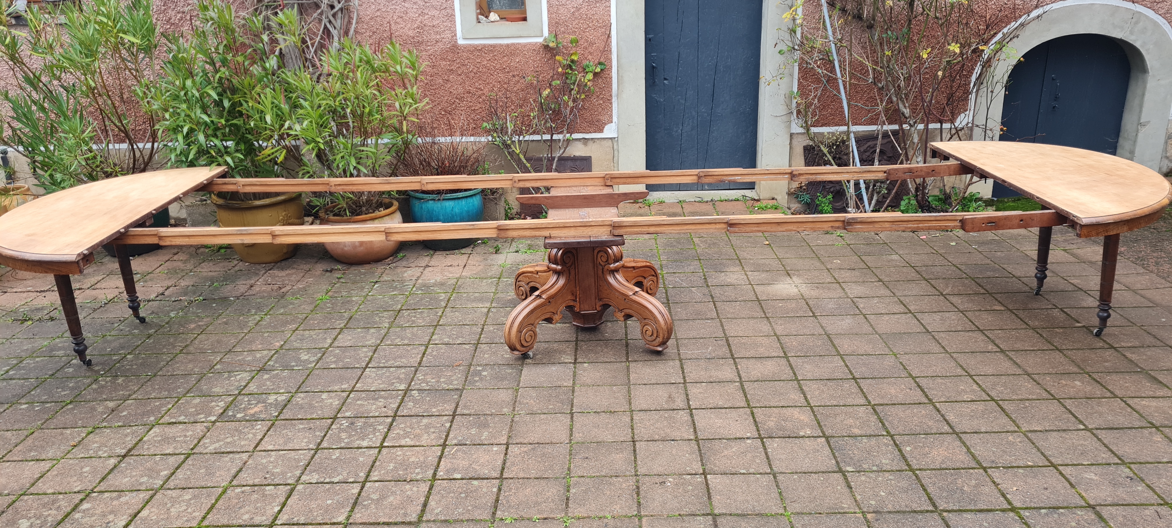 Grande table Napol�on III en noyer 22 couverts 6 rallonges