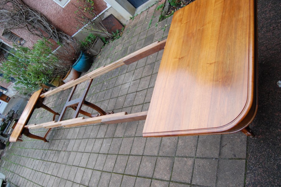 III table Napol�on III en noyer fin du 19e si�cle avec rallonges 22 couverts