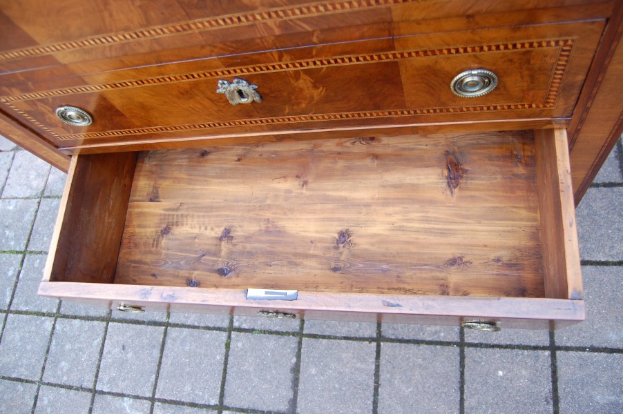 Commode chiffonnier d �poque Louis XVI en noyer du 18e si�cle