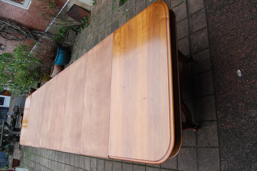 III table Napol�on III en noyer fin du 19e si�cle avec rallonges 22 couverts