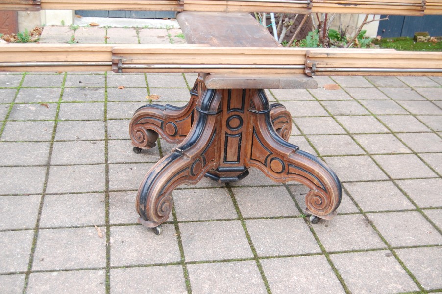 Table d poque Napolon III en noyer fin du 19e sicle avec rallonges 