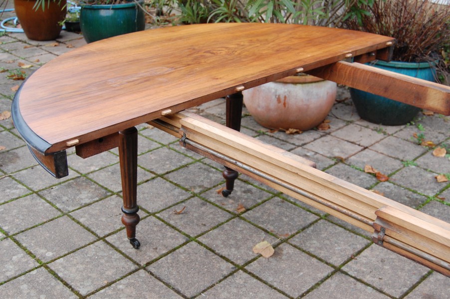 Table d poque Napolon III en noyer fin du 19e sicle avec rallonges 