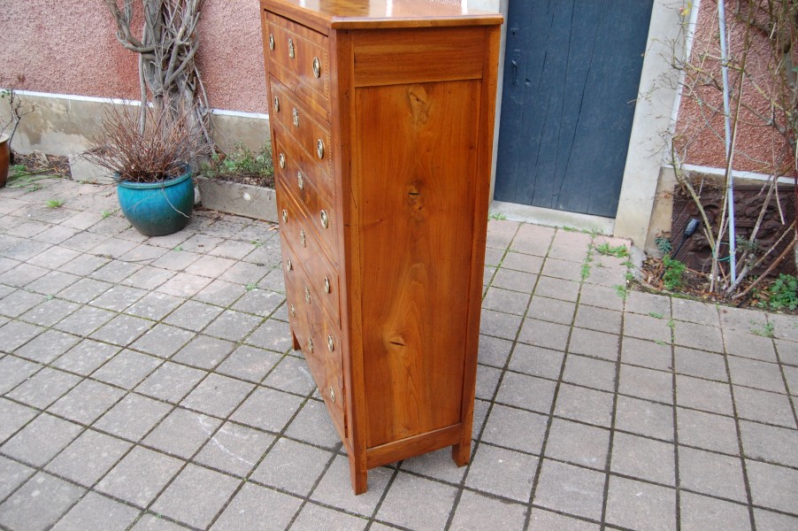 Commode chiffonnier d �poque Louis XVI en noyer du 18e si�cle