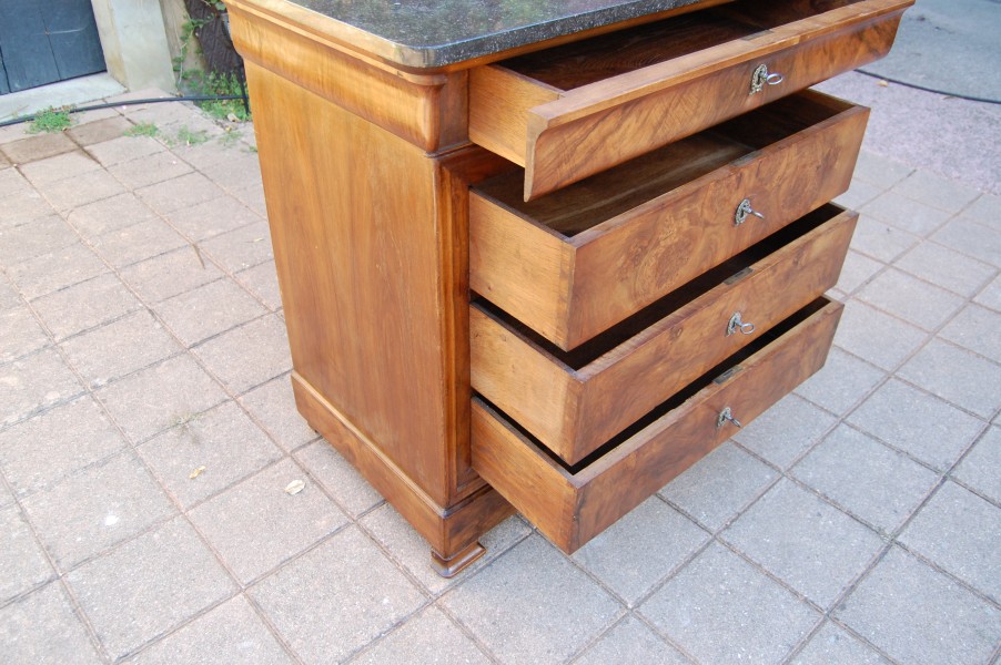 Commode d �poque Louis Philippe en noyer du 19e si�cle