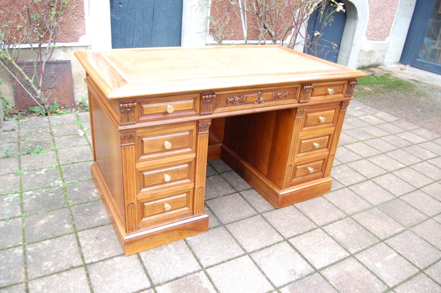 Bureau  caisson en noyer Napolon III en noyer du 19e sicle