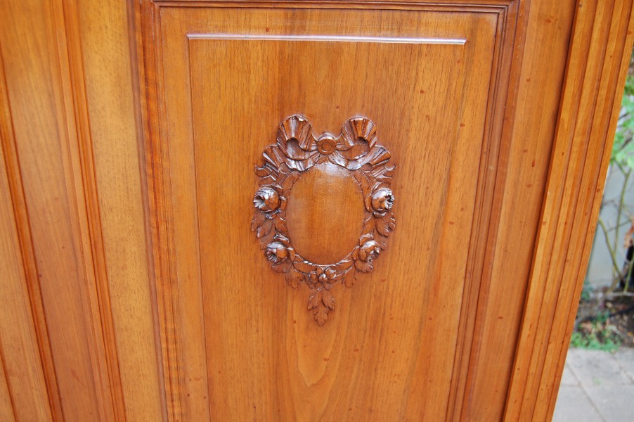 Biblioth�que armoire Napol�on III en noyer fin du 19e si�cle