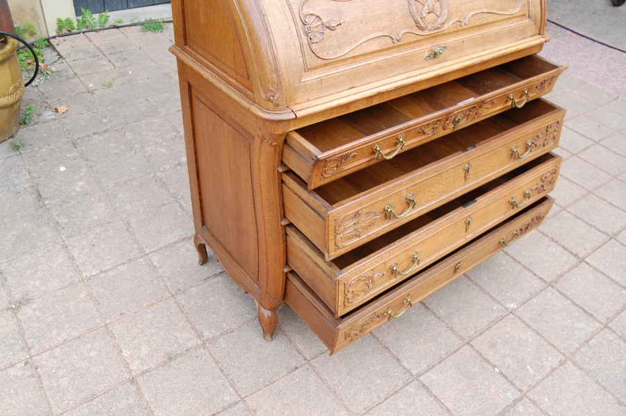 Bureau cylindre d �poque Louis XV en ch�ne fin du 18e si�cle