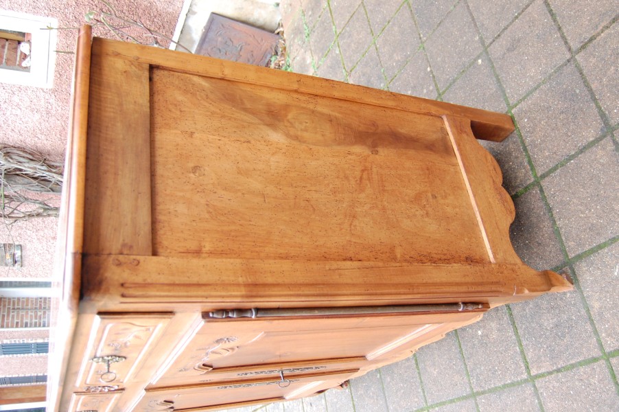 Buffet Louis XV en noyer d�but 19e si�cle