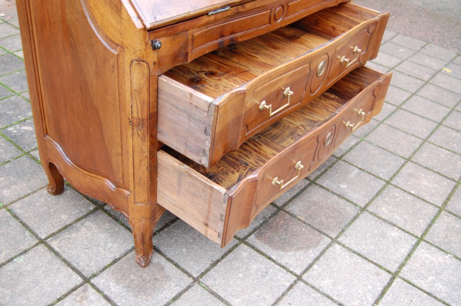 Bureau a pente d poque Louis XV transition LOUIS XVI en noyer du 18e sicle