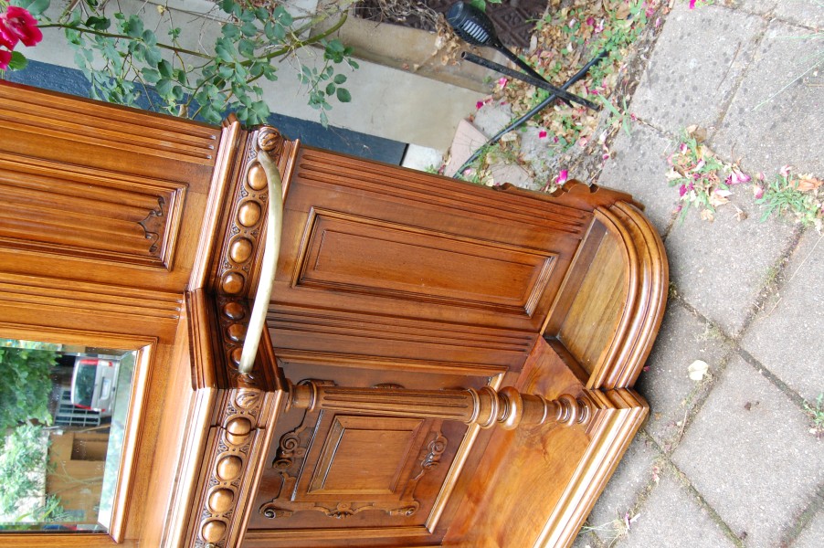Vestiaire Napol�on III en noyer fin du 19e si�cle