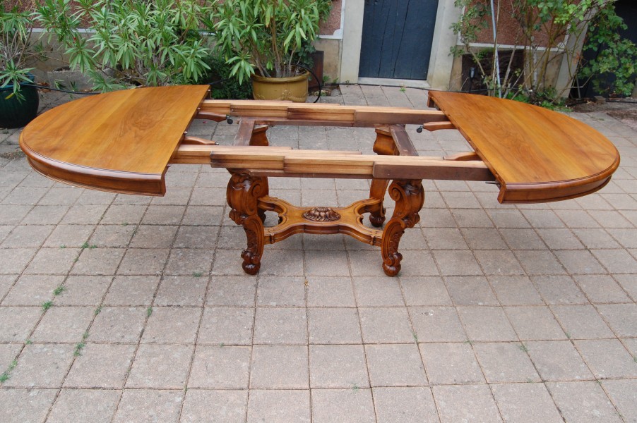 Grande table napol�lon III en noyer fin du 19e si�cle 20 couverts avec 5 rallonges