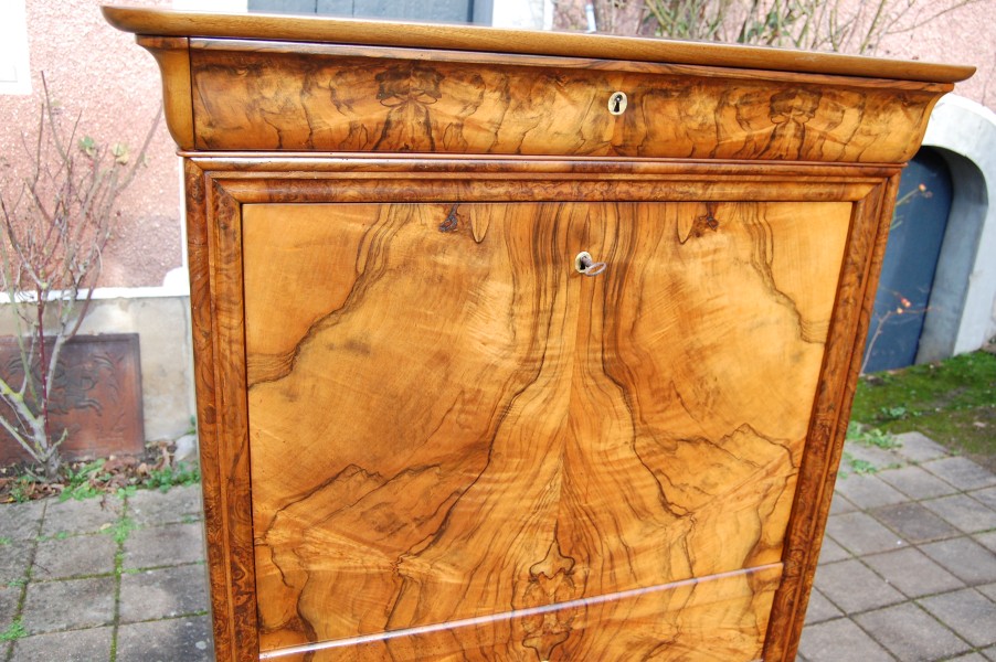 Secr�taire d �poque Louis Philippe en noyer du 19e si�cle