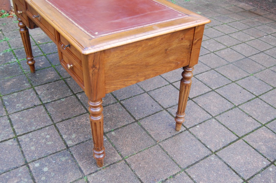 Bureau Louis Philippe en noyer fin du 19e sicle