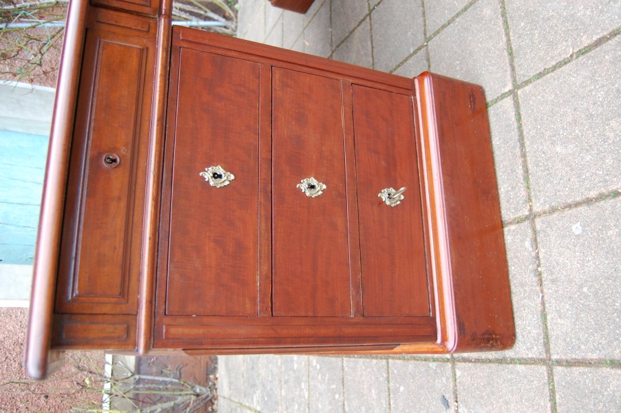 Bureau � caisson en acajou Louis Philippe du 19e si�cle