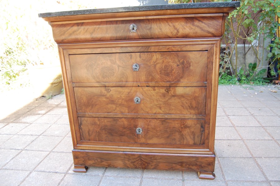 Commode d �poque Louis Philippe en noyer du 19e si�cle