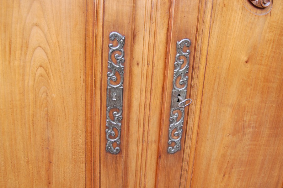 Buffet Louis XV en merisier du 19e si�cle