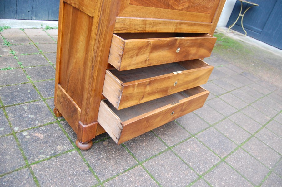 Secr�taire d �poque Louis Philippe en noyer du 19e si�cle