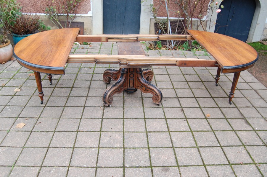 Table d poque Napolon III en noyer fin du 19e sicle avec rallonges 