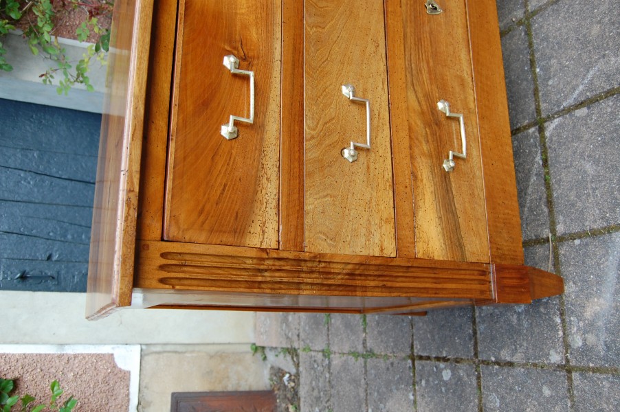 Commode d �poque Louis XVI en noyer du 18e si�cle