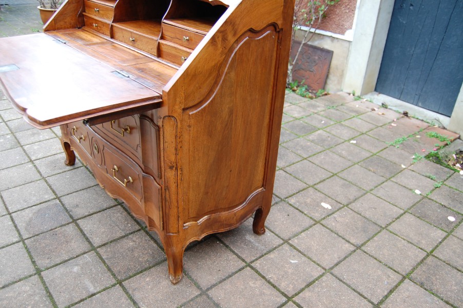 Bureau a pente d poque Louis XV transition LOUIS XVI en noyer du 18e sicle