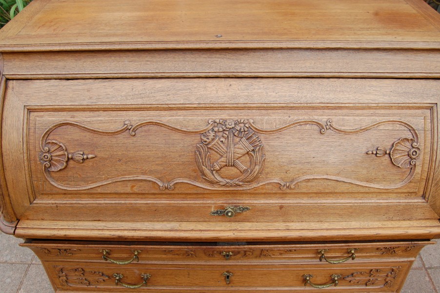 Bureau cylindre d �poque Louis XV en ch�ne fin du 18e si�cle