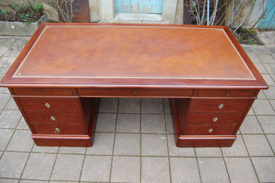 Bureau � caisson en acajou Louis Philippe du 19e si�cle