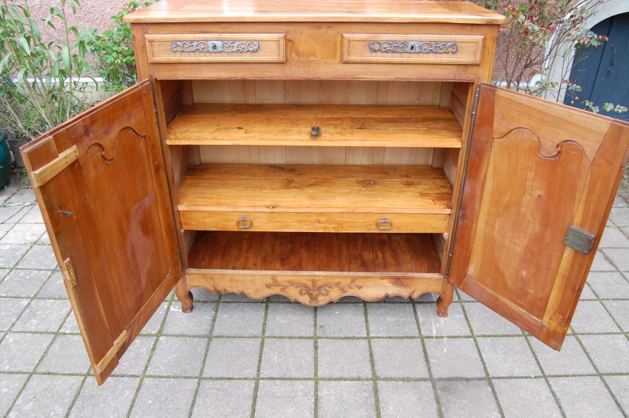 Buffet Louis XV en merisier du 19e si�cle