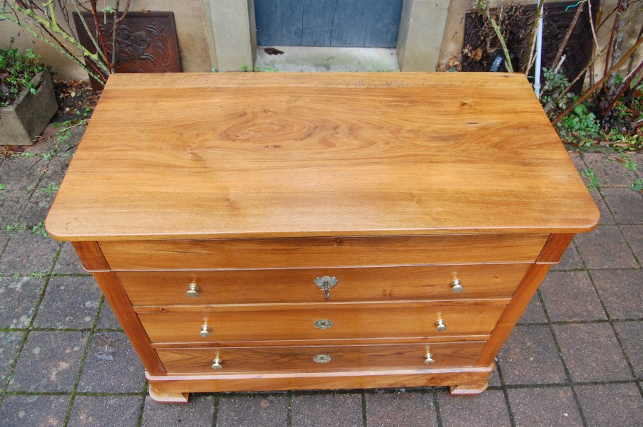 Commode d �poque Louis Philippe en noyer du 19 e si�cle